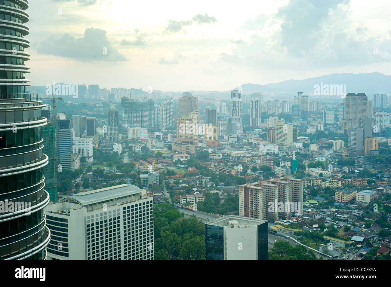 Aeial Blick von Kuala Lumpur aus Petronas Twin Tower bei Sonnenuntergang Stockfoto