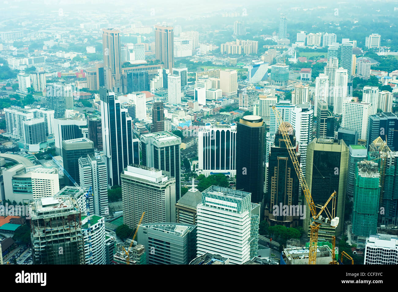 Aeial Blick von Kuala Lumpur aus Petronas Twin Tower bei Sonnenuntergang Stockfoto