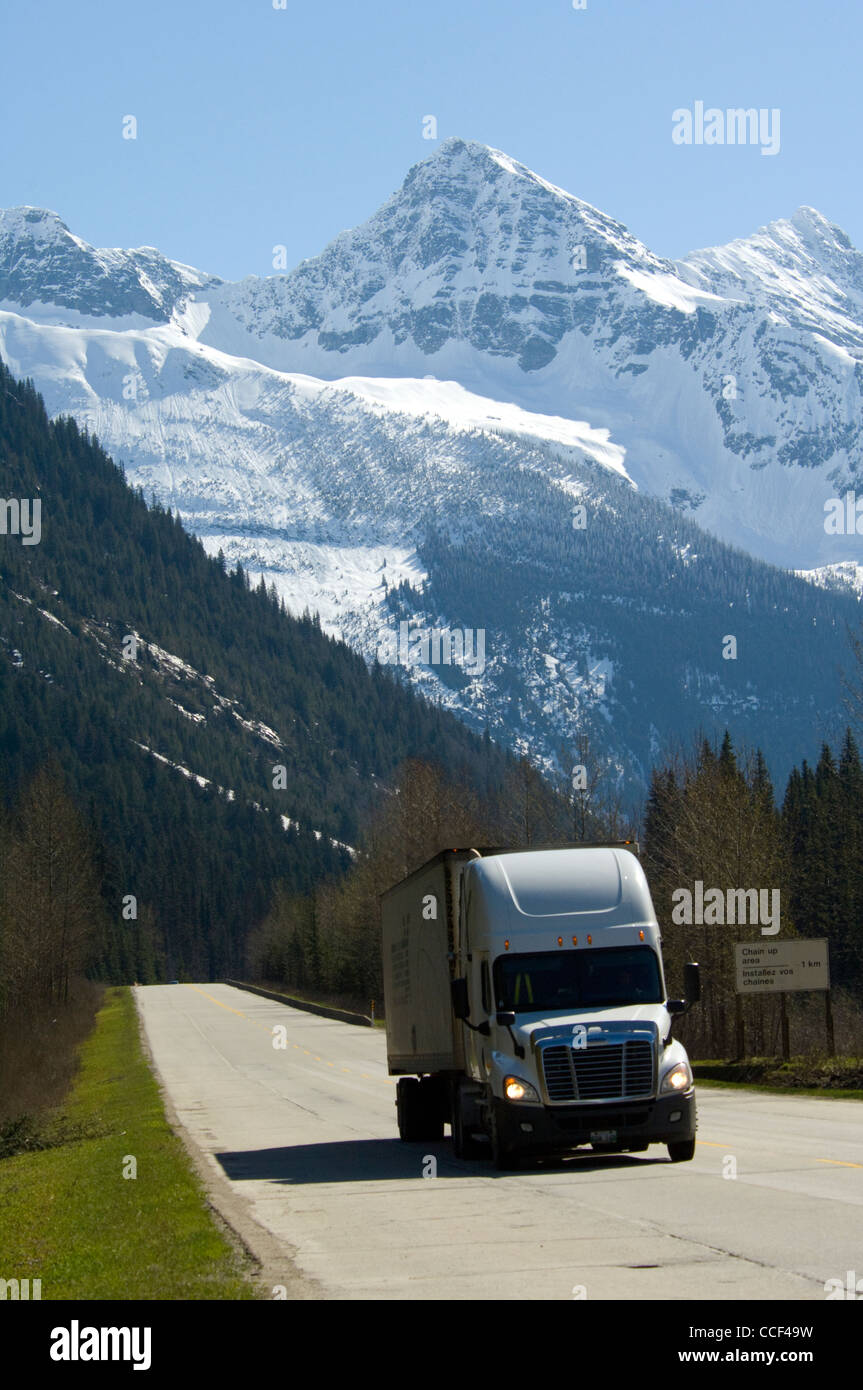 LKW-Transport in den Rockies, Britisch-Kolumbien, Kanada Stockfoto