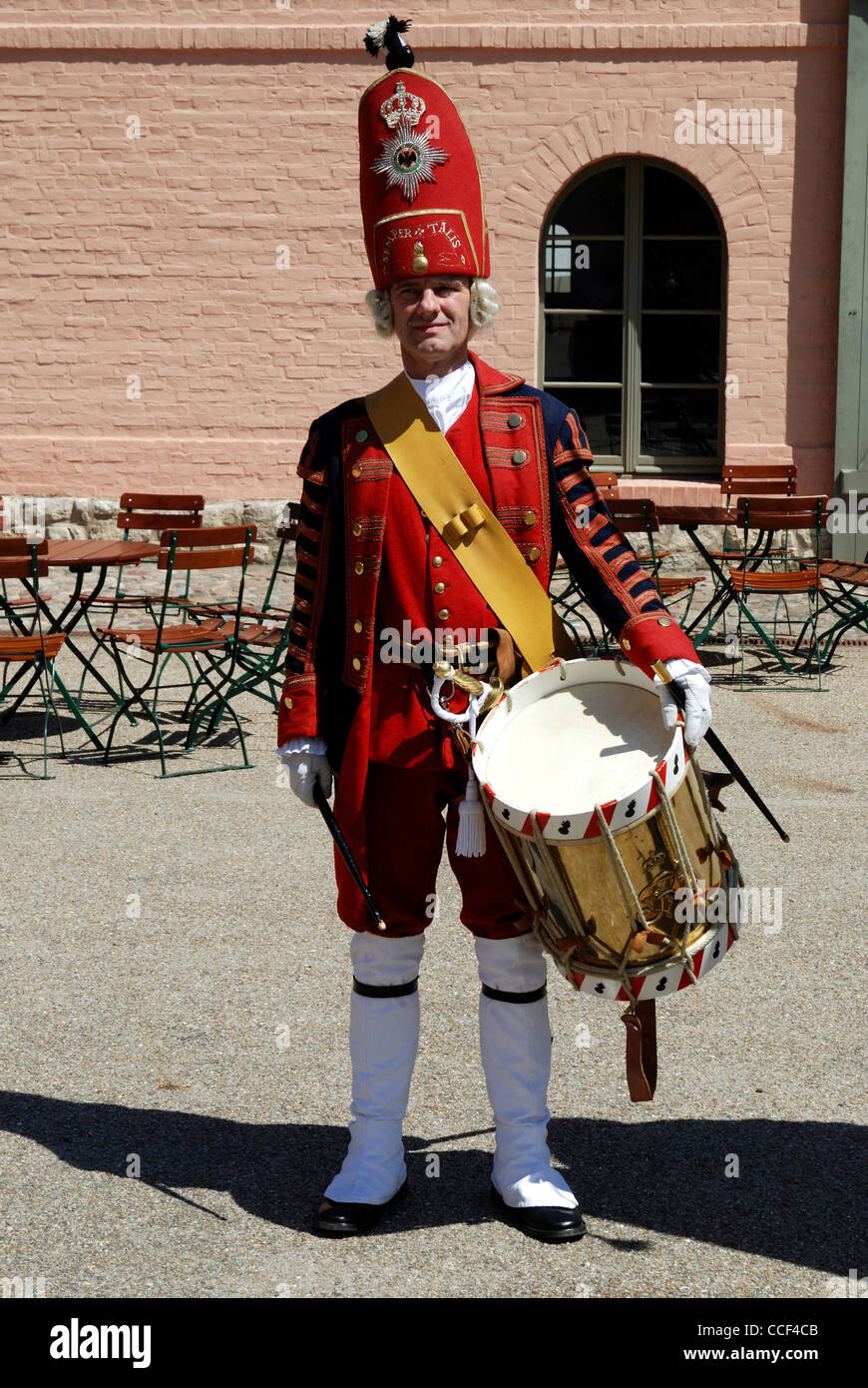 Schlagzeuger der "Potsdamer Riesengarde" im historischen preußischen Uniform auf dem Krongut Bornstedt in Potsdam. Stockfoto
