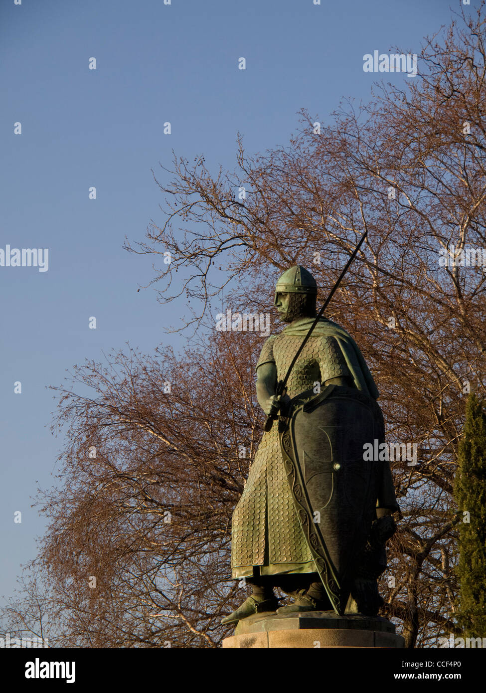 Statue von der ersten portugiesischen König D. Afonso Henriques in Guimaraes, Portugal Stockfoto