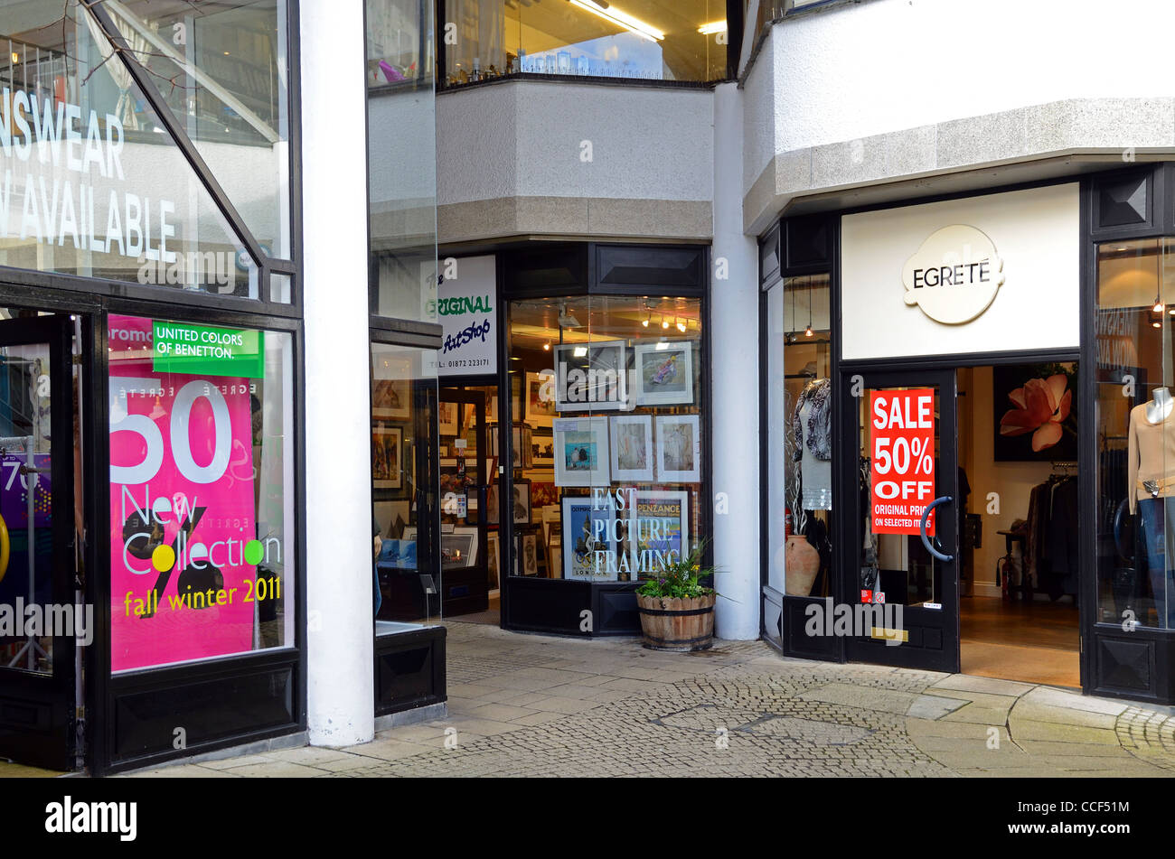 Eine kleine Einkaufspassage in Truro, Cornwall, UK Stockfoto