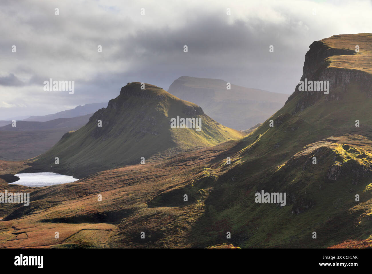 Ansicht Süden entlang der Trotternish Ridge gegenüber Klampe aus in der Nähe der Quiraing auf der Isle Of Skye Stockfoto