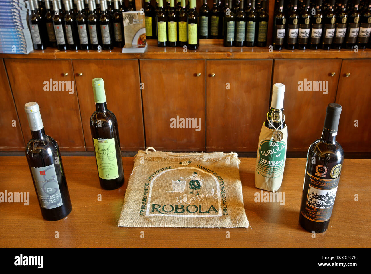 Der berühmte Wein von Kefalonia, die "Robola" aus dem Robola kooperative Weingut im Omala, Kefalonia Island, Griechenland Stockfoto