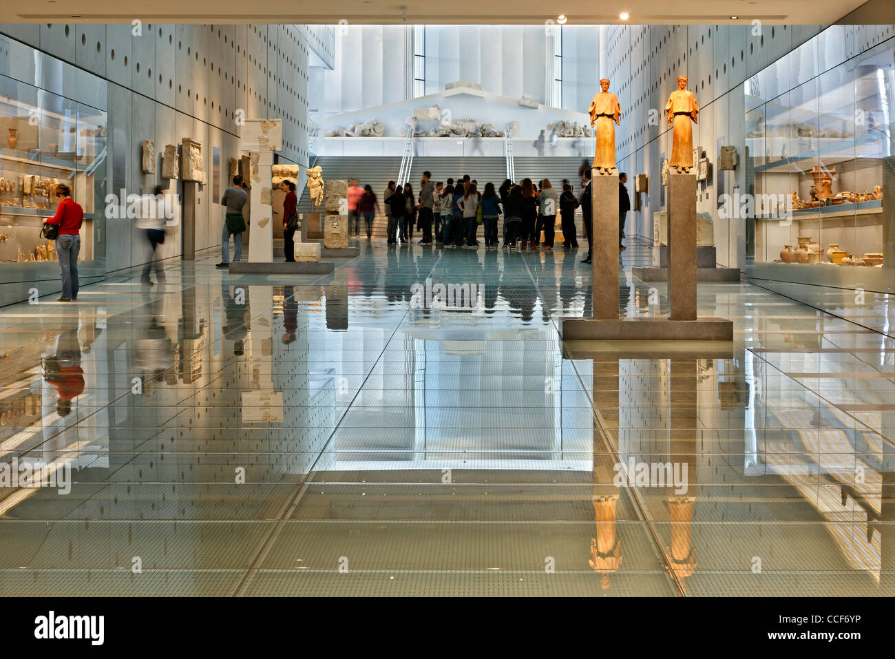 Die Galerie von den Hängen der Akropolis aus dem (neuen) Akropolis-Museum (Ebene 0). Athen, Griechenland. Stockfoto