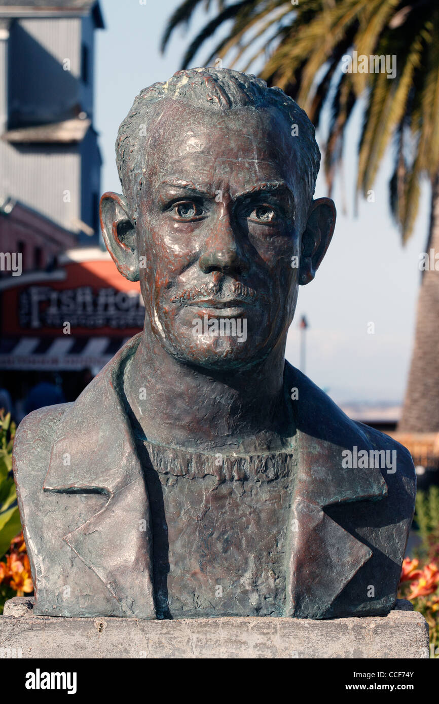 Monterey, Kalifornien, USA - Büste von John Steinbeck. Gespendet für die Menschen in Monterey im Jahre 1972 von Herrn und Frau Merle W Strauch, Bildhauerin C W braun Stockfoto