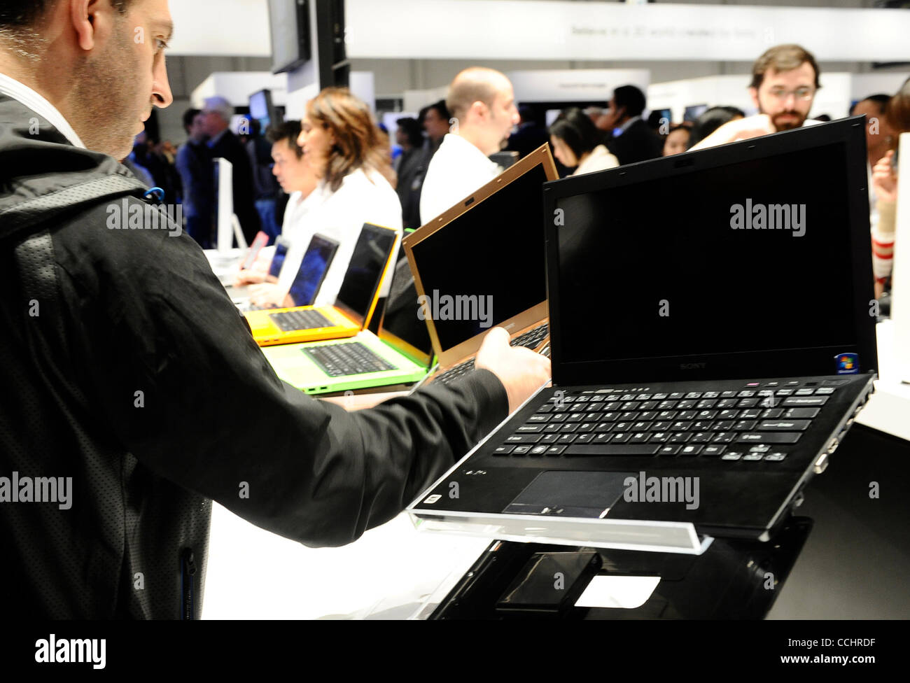 Jan 6,2011-Las Vegas, Nevada - USA.  Sony zeigt ihren neuen VAIO Laptops im Laufe des 1. Tages der 2011 International CES. (Kredit-Bild: © gen Blevins/ZUMAPRESS.com) Stockfoto