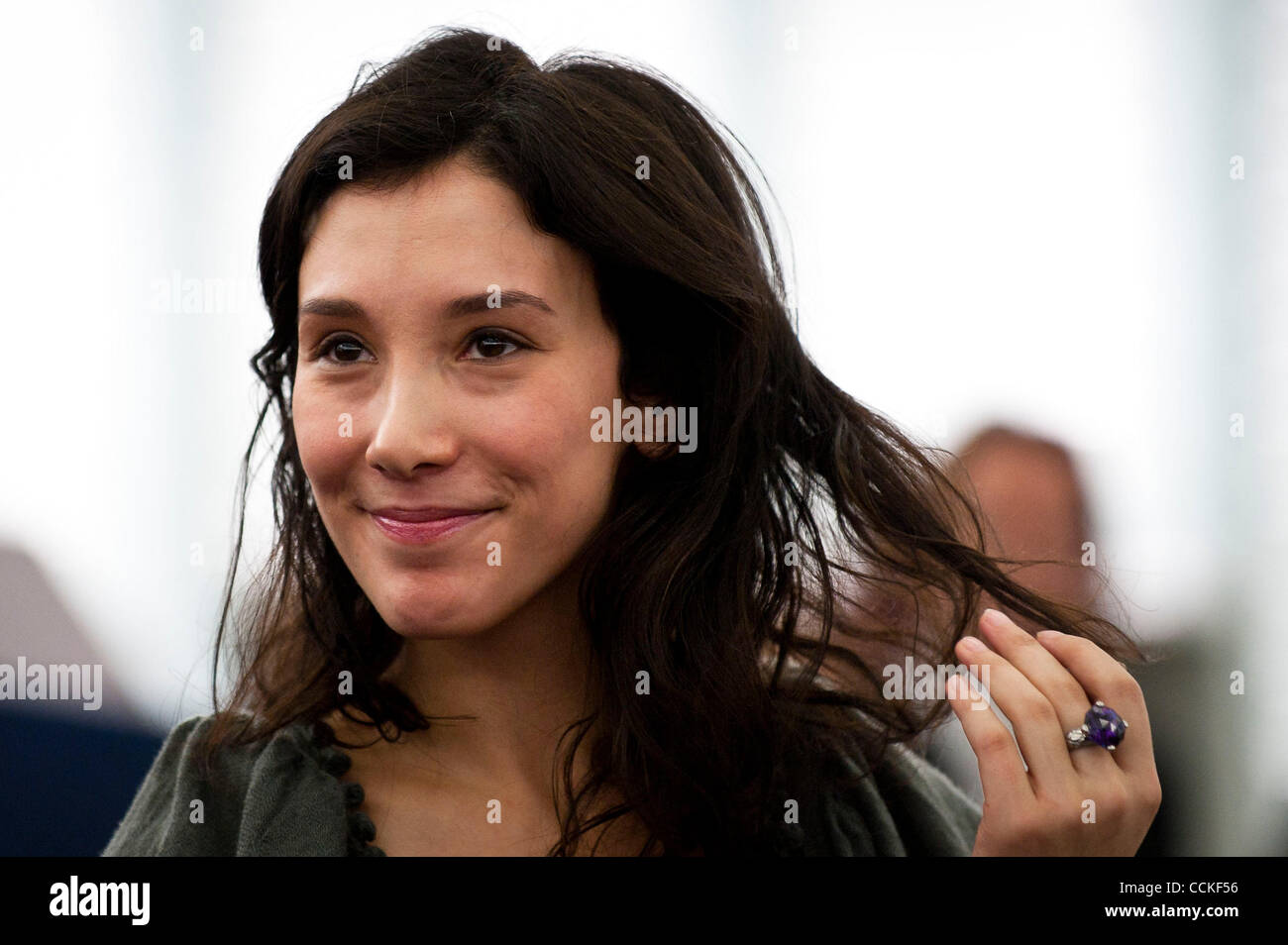 24. November 2010 - Straßburg, Elsass, Frankreich - Sibel Kekilli, Schauspielerin ist Reciving den LUX-Preis für den Film Die Fremde während der Zeremonie im Europäischen Parlament in Straßburg am 2010-11-24 von Wiktor Dabkowski (Credit-Bild: © Wiktor Dabkowski/ZUMAPRESS.com) Stockfoto