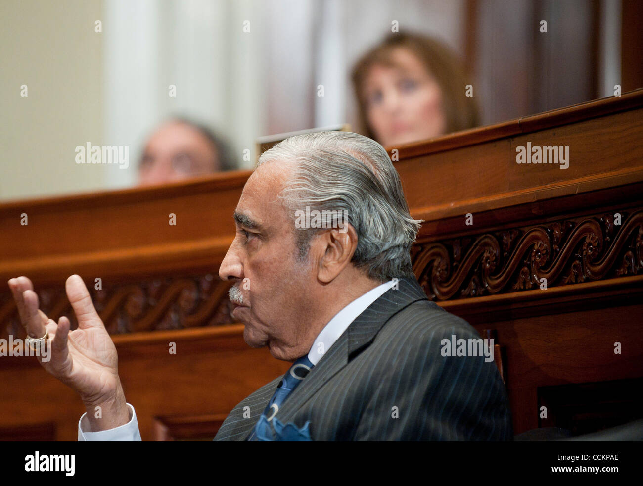 18. November 2010 - Washington, District Of Columbia, USA - Rep CHARLES RANGEL (D-N. Y.) erscheint vor einer Ethikkommission Anhörung zu bestimmen, welche Strafe sollte es als Reaktion auf mehrere Regelverstöße begangen durch den 20-Begriff Kongressabgeordneten empfehlen. Strafen, die von einer Geldstrafe bis hin zu Vertreibung sind Stockfoto