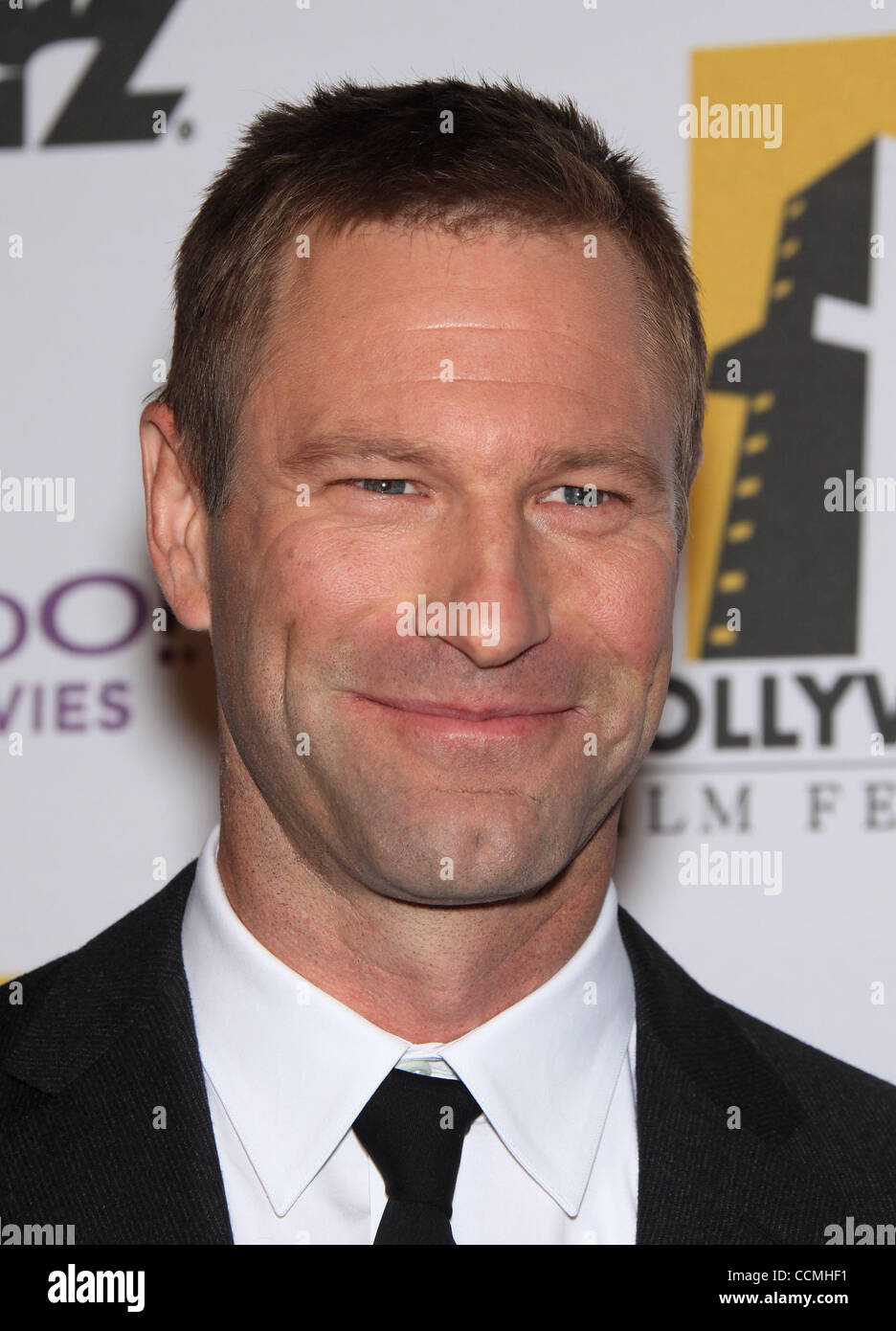 AARON ECKHART kommt für die 14. Annual Hollywood Awards Gala im Beverly Hilton statt. (Kredit-Bild: © Lisa O'Connor/ZUMApress.com) Stockfoto