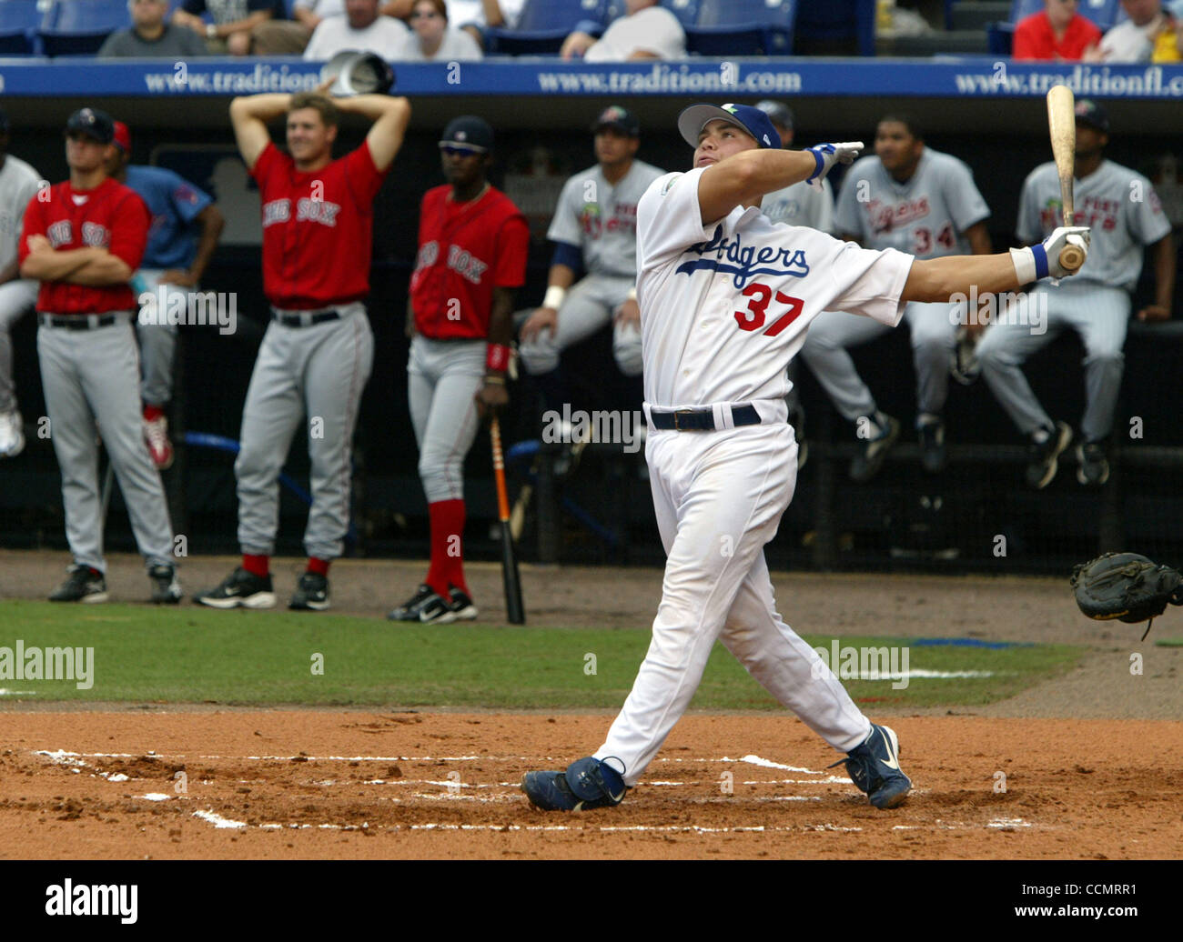 061204 Spt alle Sterne--Port St. Lucie---Russell Martin, der Dodgers Vero Beach Uhren eines seiner Homers während der Homerun-Derby 2004 Florida State League All-Star Game auf Tradition... Martin wurde Zweiter im Kampf um Matt Murton der Red Sox. Personal-Foto von Greg Lovett Stockfoto