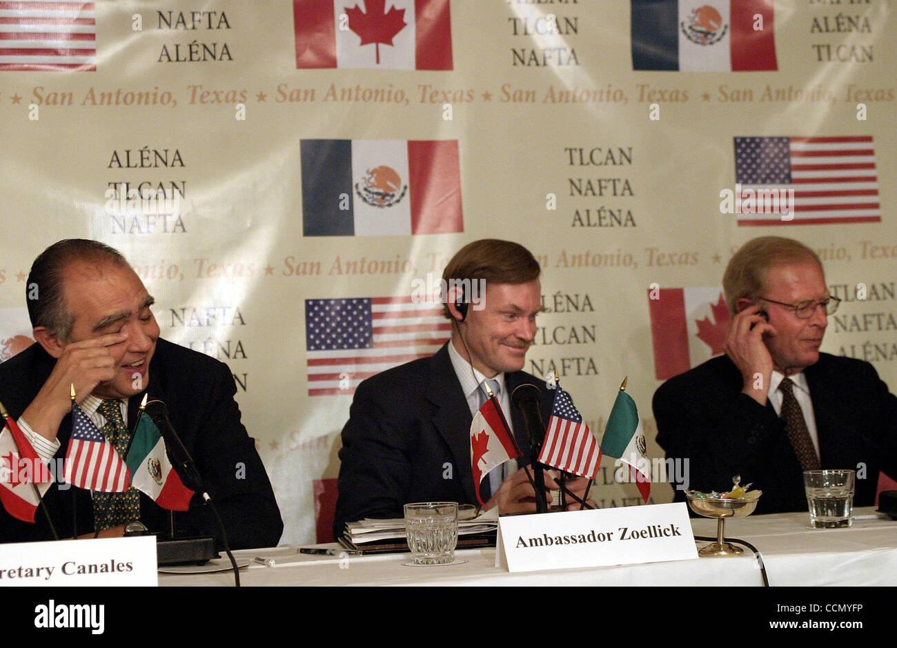 BUS; NAFTA; 16.07.04; Nach zehn Jahren das nordamerikanische Freihandelsabkommen (NAFTA) treffen, die Chef-Unterhändler von Mexiko, den USA und Kanada über die Zukunft der NAFTA im St. Anthony Hotel in San Antonio, Texas, Freitag, 16. Juli 2004. Durchführung einer Pressekonferenz und Stockfoto