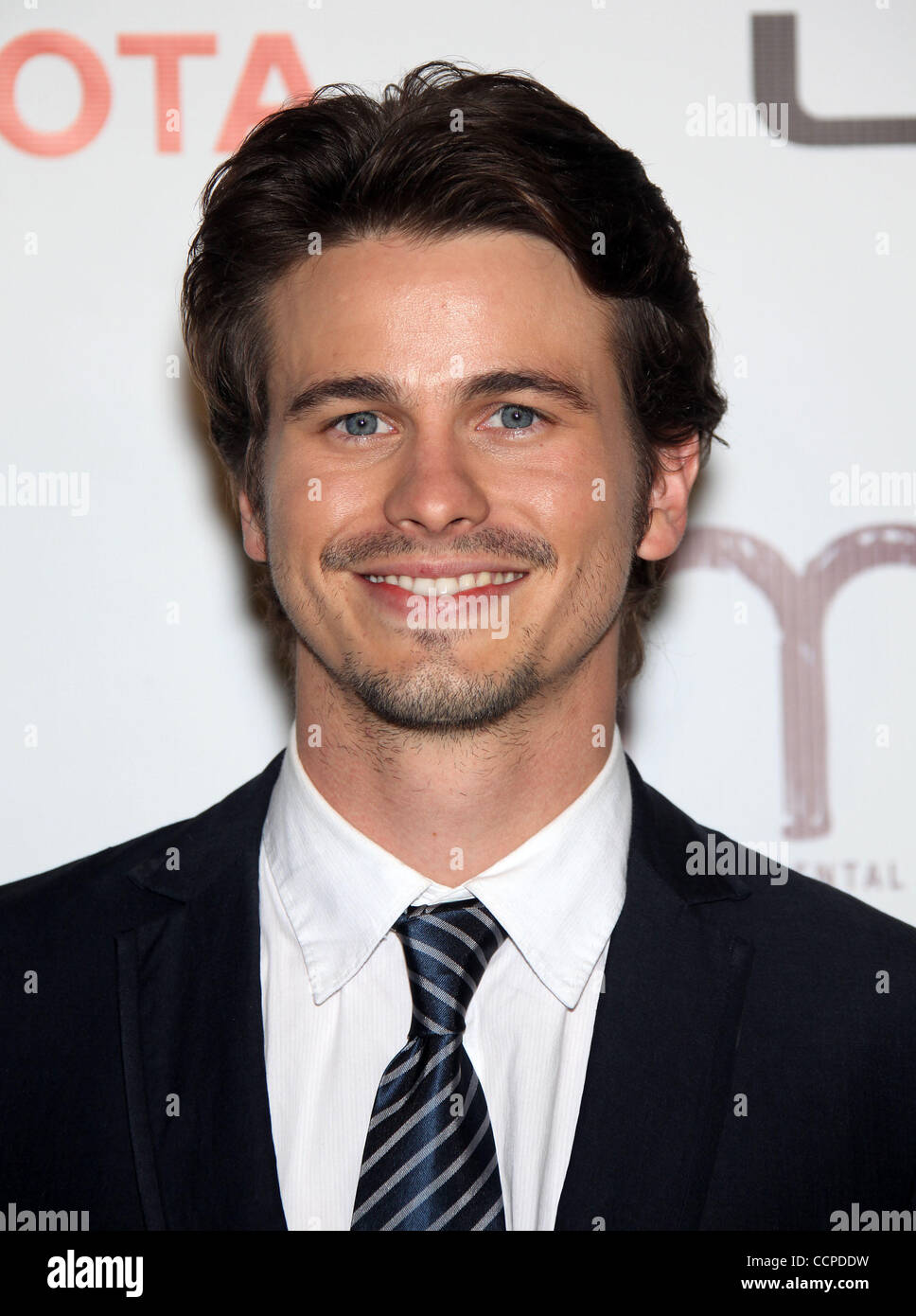 JASON RITTER kommt für den Environmental Media Awards 2010 auf dem Warner Brothers Studio los. (Kredit-Bild: © Lisa O'Connor/ZUMApress.com) Stockfoto