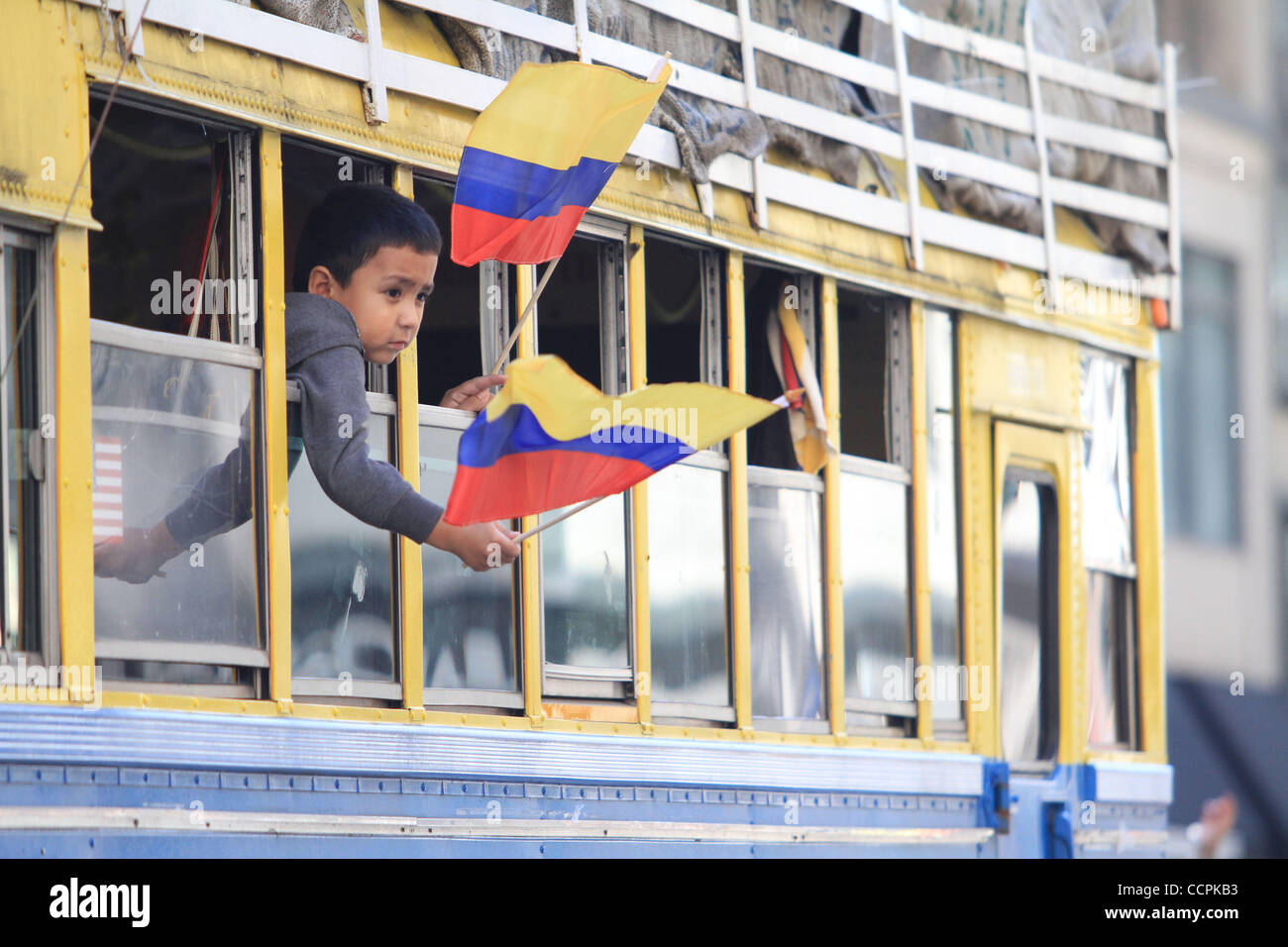 Parade-Besucher genießen die hispanischen Day Parade entlang der Fifth Avenue in Manhattan. Bildnachweis: Mariela Lombard/ZUMA Press. Stockfoto