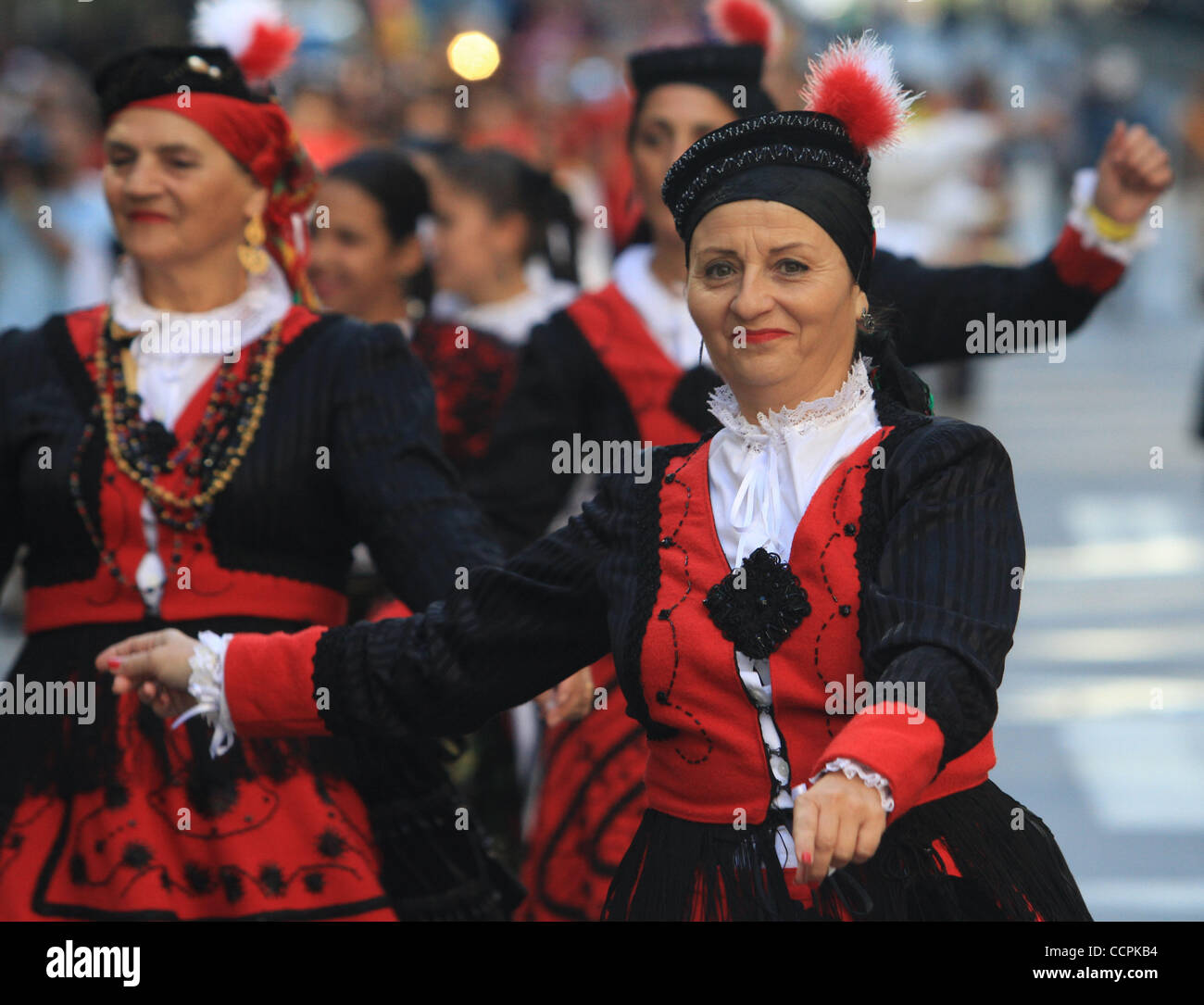 Parade-Besucher genießen die hispanischen Day Parade entlang der Fifth Avenue in Manhattan. Bildnachweis: Mariela Lombard/ZUMA Press. Stockfoto