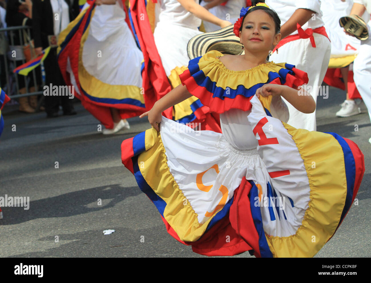 Parade-Besucher genießen die hispanischen Day Parade entlang der Fifth Avenue in Manhattan. Bildnachweis: Mariela Lombard/ZUMA Press. Stockfoto