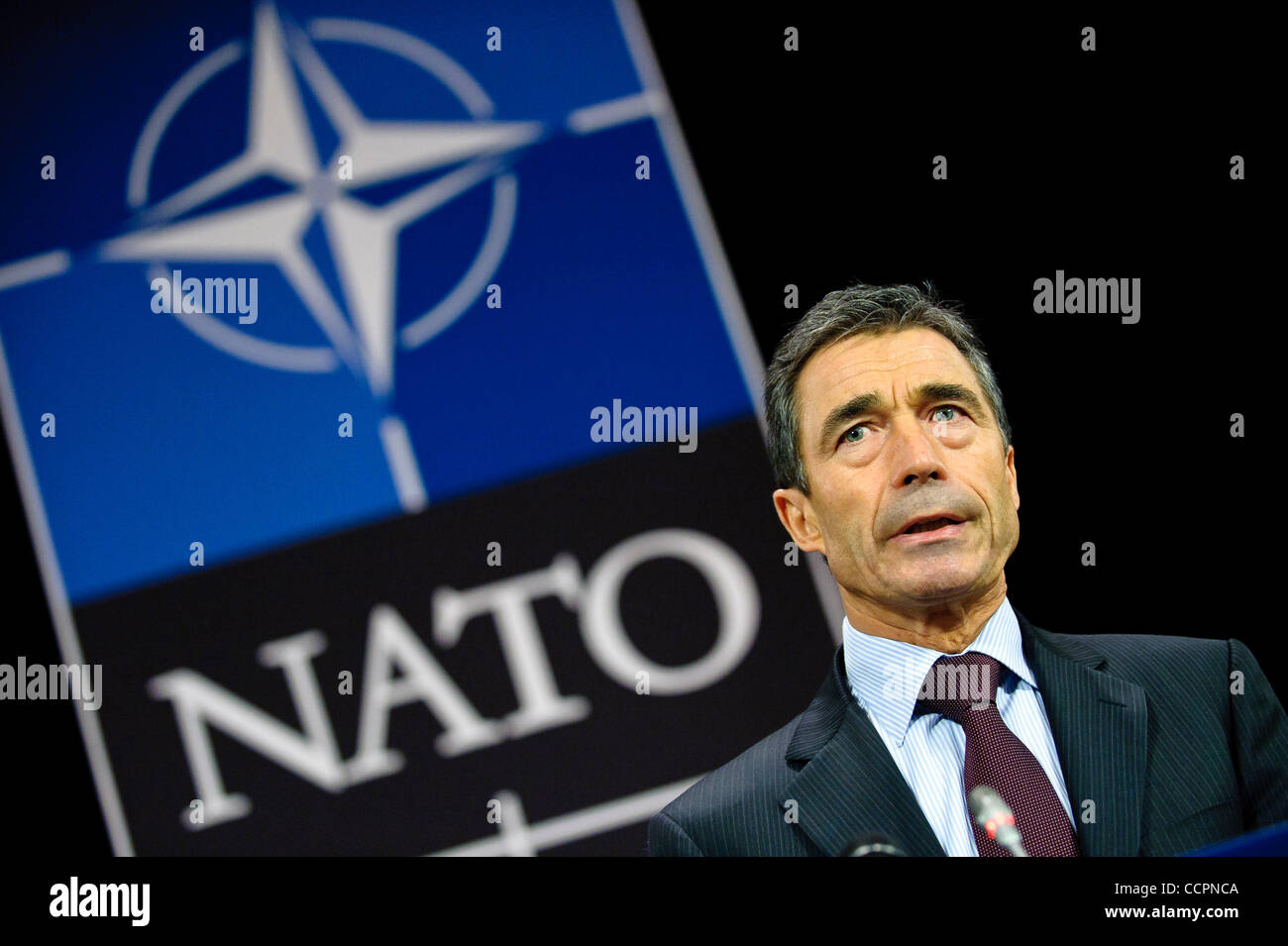 11. Oktober 2010 - BXL, Brüssel, Belgien - NATO-Generalsekretär, gibt Dänisch, Anders Fogh Rasmussen eine Pressekonferenz am Nato-Allianz-zentrale, die Brüssel, Belgien am 2010-10-11 NATO-Minister in dieser Woche Änderungen im Leitbild des Bündnisses eine Kluft zwischen t überbrücken prüfen wird Stockfoto