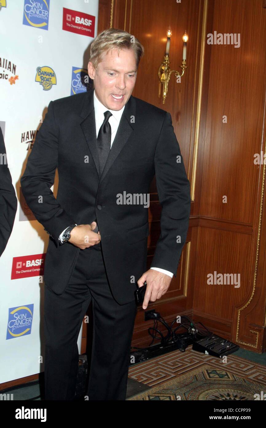 12. Oktober 2010 - New York, New York, USA - SAM CHAMPION.at Skin Cancer Foundation jährlich Skin.Sense Awards Gala in New York City 12.10.2010 Pierre Hotel. 2010..k66555ml. (Kredit-Bild: © Mitchell Levy/Globe Photos/ZUMApress.com) Stockfoto