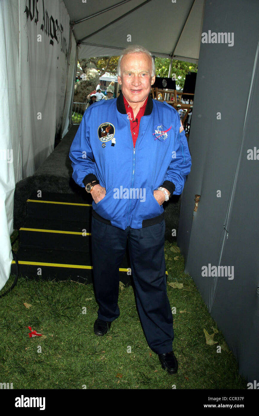 25. April 2010 - Hollywood, Kalifornien, US - I14741CHW. Der 15. jährlichen Los Angeles Times "Festival Of Books''. UCLA Campus, Westwood, CA .04/25/2010. BUZZ ALDRIN. 2010 (Kredit-Bild: © Clinton Wallace/Globe Photos/ZUMApress.com) Stockfoto