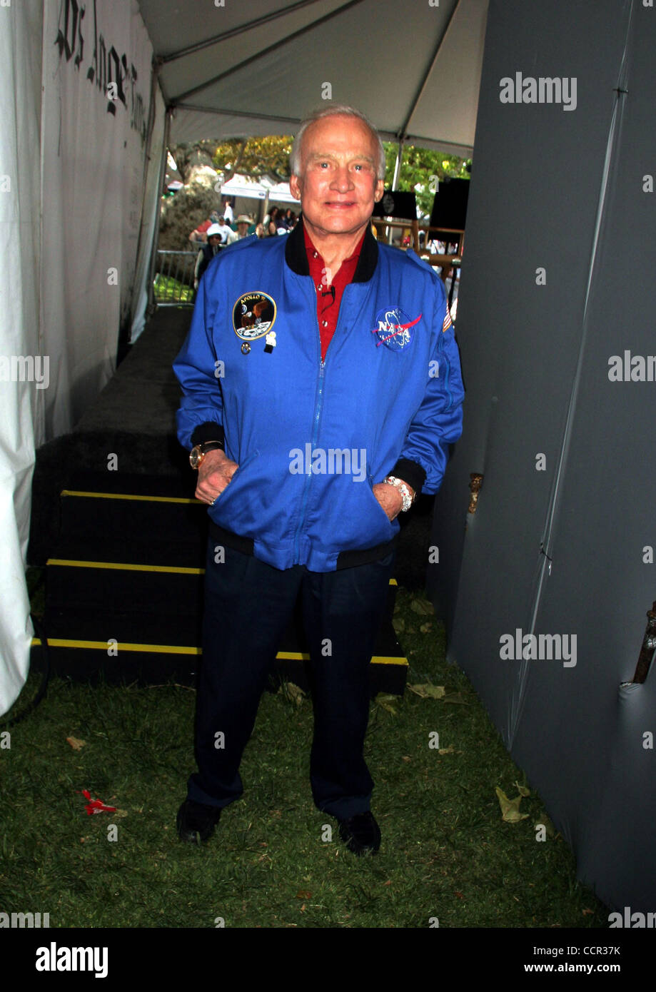 25. April 2010 - Hollywood, Kalifornien, US - I14741CHW. Der 15. jährlichen Los Angeles Times "Festival Of Books''. UCLA Campus, Westwood, CA .04/25/2010. BUZZ ALDRIN. 2010 (Kredit-Bild: © Clinton Wallace/Globe Photos/ZUMApress.com) Stockfoto