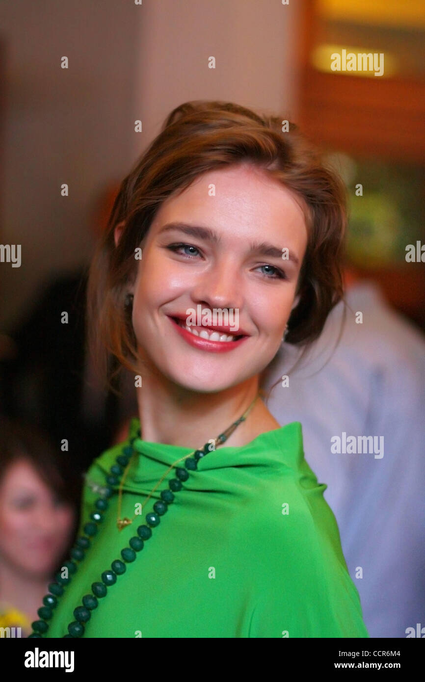 Supermodel Natalia Vodianova (Wodjanowa) besucht Silber Kalosha Preisverleihung in Moskau