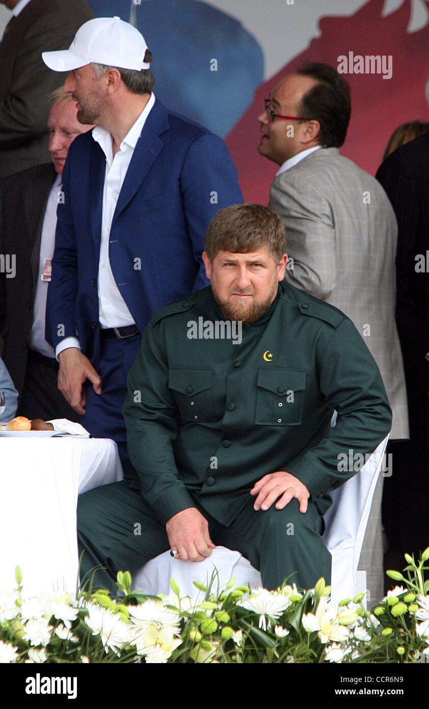 Tschetschenischen Präsidenten Ramzan Kadyrov Uhren das Presidential Pferderennen in Rostow am Don City of Russia statt. Das Pferd im Besitz von Präsidenten Ramzan, gewann den renommierten 2.400 Meter Präsidenten der Russischen Föderation Preis Rasse. Stockfoto