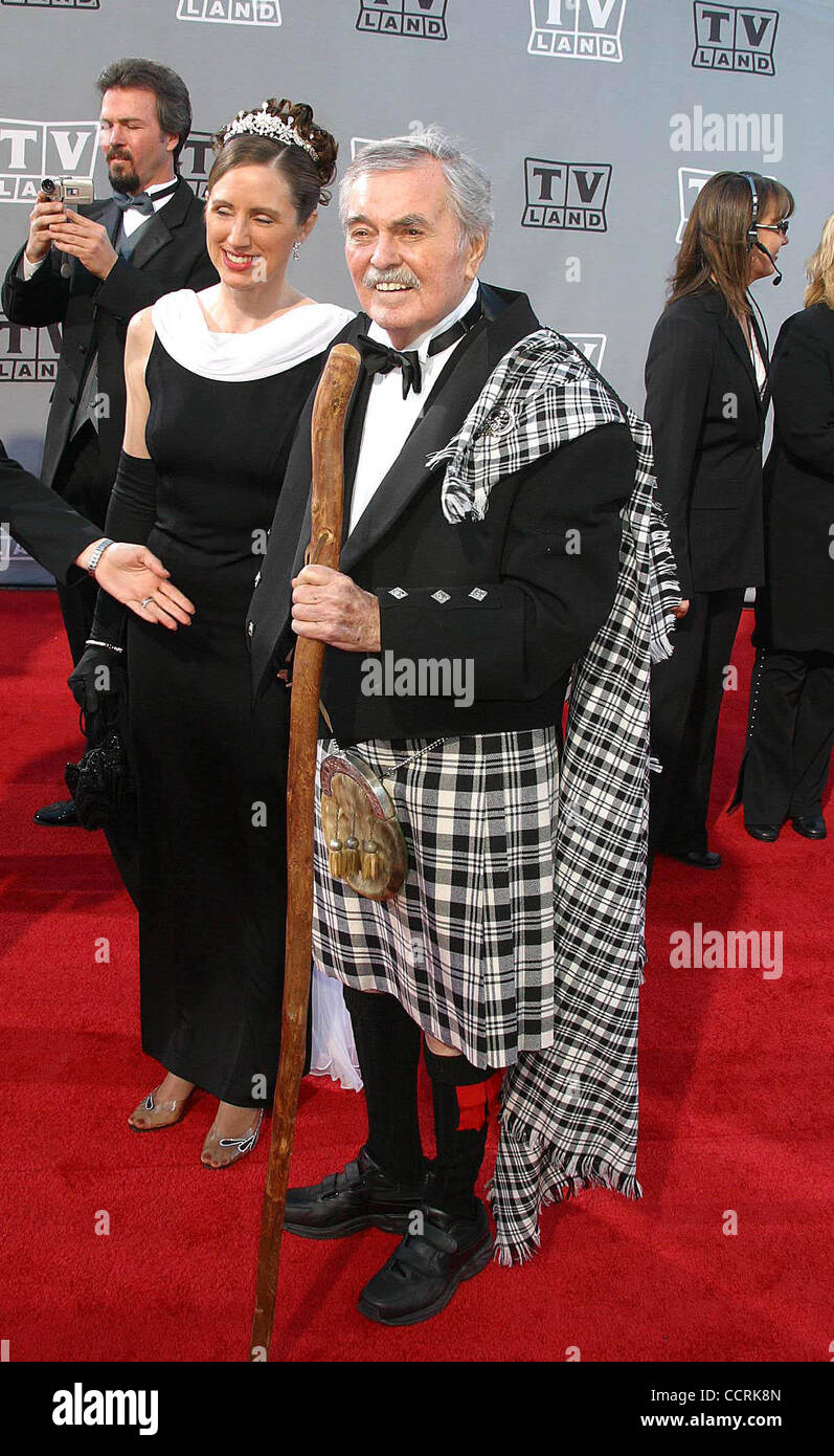 2. März 2003 - Hollywood, Kalifornien, US - I7454CHW. TV LAND AWARDS. HOLLYWOOD PALLADIUM, HOLLYWOOD, CA.03/01/2003.  / / 2003. JAMES DOOHAN und seine Frau (Kredit-Bild: © Clinton Wallace/Globe Photos/ZUMAPRESS.com) Stockfoto