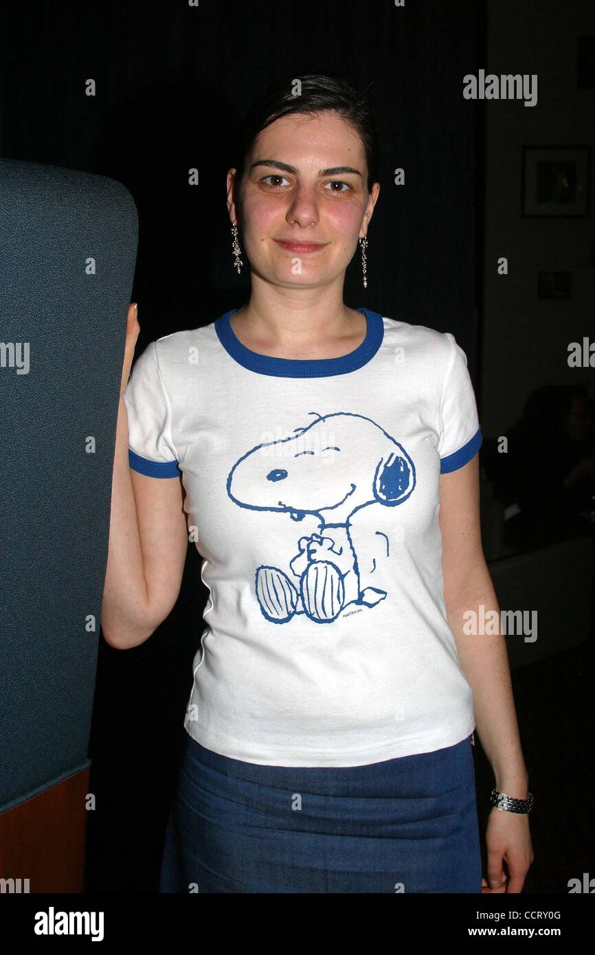 21. April 2003 - Hollywood, Kalifornien, US - I7562CHW. RUSSISCHE INTERNATIONAL FILMFESTIVAL. KATIE SEGAL UHREN "GORKI KINDHEIT" EIN FILM, DER IHR LANGE VERFÜGT ÜBER ONKEL VERLOREN. ARC LIGHT HOLLYWOOD, HOLLYWOOD, CA.04/21/2003.   / / 2003.TATIANA DOLMATOVSKAYA (Herausgeber des russischen VOUGE) (Kredit-Bild: © Stockfoto