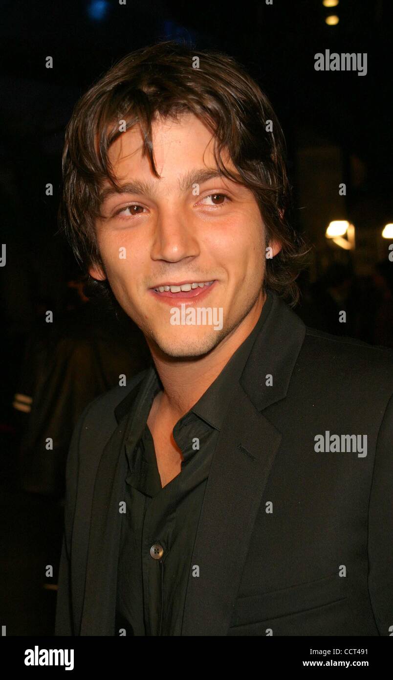 24. Februar 2004 - Hollywood, Kalifornien, US - K35587EG. DIRTY DANCING HAVANA NIGHTS WELTPREMIERE AM CINERAMA DOME THEATRE IN HOLLYWOOD, KALIFORNIEN .02/24/2004.  /E.G.I./ 2004.DIEGO LUNA. (Kredit-Bild: © Ed Geller/Globe Photos/ZUMAPRESS.com) Stockfoto
