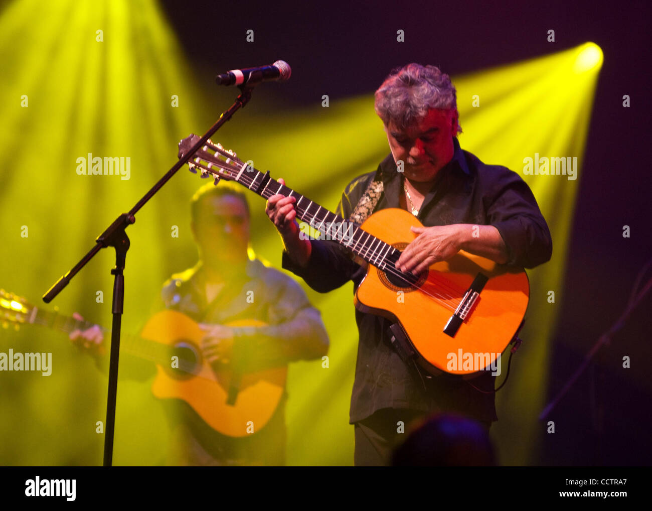 23. April 2010 durchführen - Windsor, ON - The Gipsy Kings im Caesars Windsor. (Kredit-gen Schilling/ZUMA Press). Stockfoto