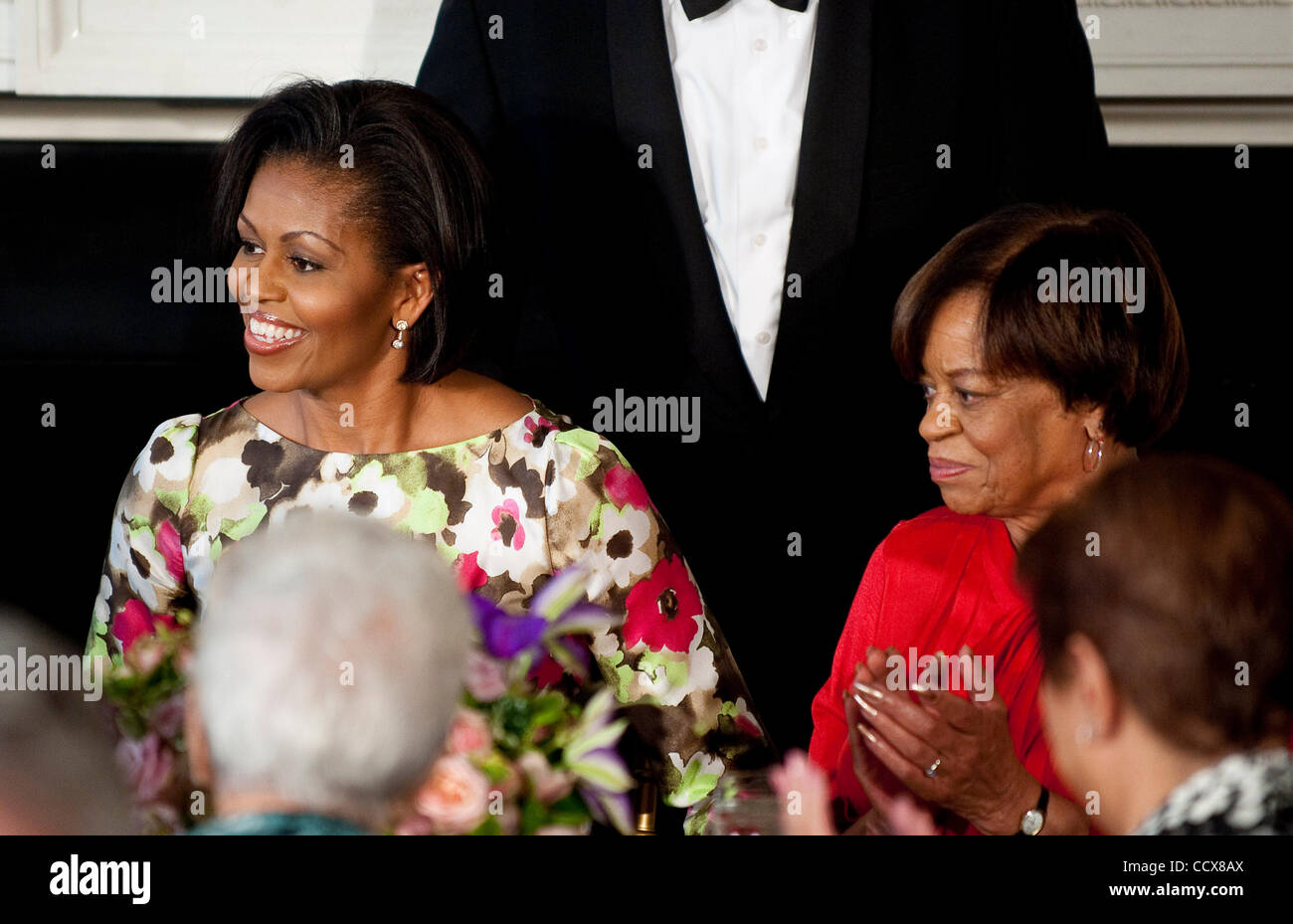 Mai 7,2010 - Washington, District Of Columbia USA - First Lady Michelle Obama Gastgeber eine MotherÕs Day-Veranstaltung in der State Dining Room des weißen Hauses. Frau Obama begrüßte die ehemalige First Lady Rosalyn Carter und ihre Enkelin Sarah Carter, Tricia Nixon Cox, und Susan und Anne Eisenhower zurück an die W Stockfoto