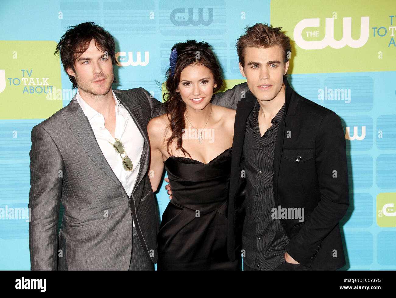 Schauspieler IAN SOMERHALDER, NINA DOBREV und PAUL WESLEY besuchen die CW Upfront im Madison Square Garden statt. Stockfoto