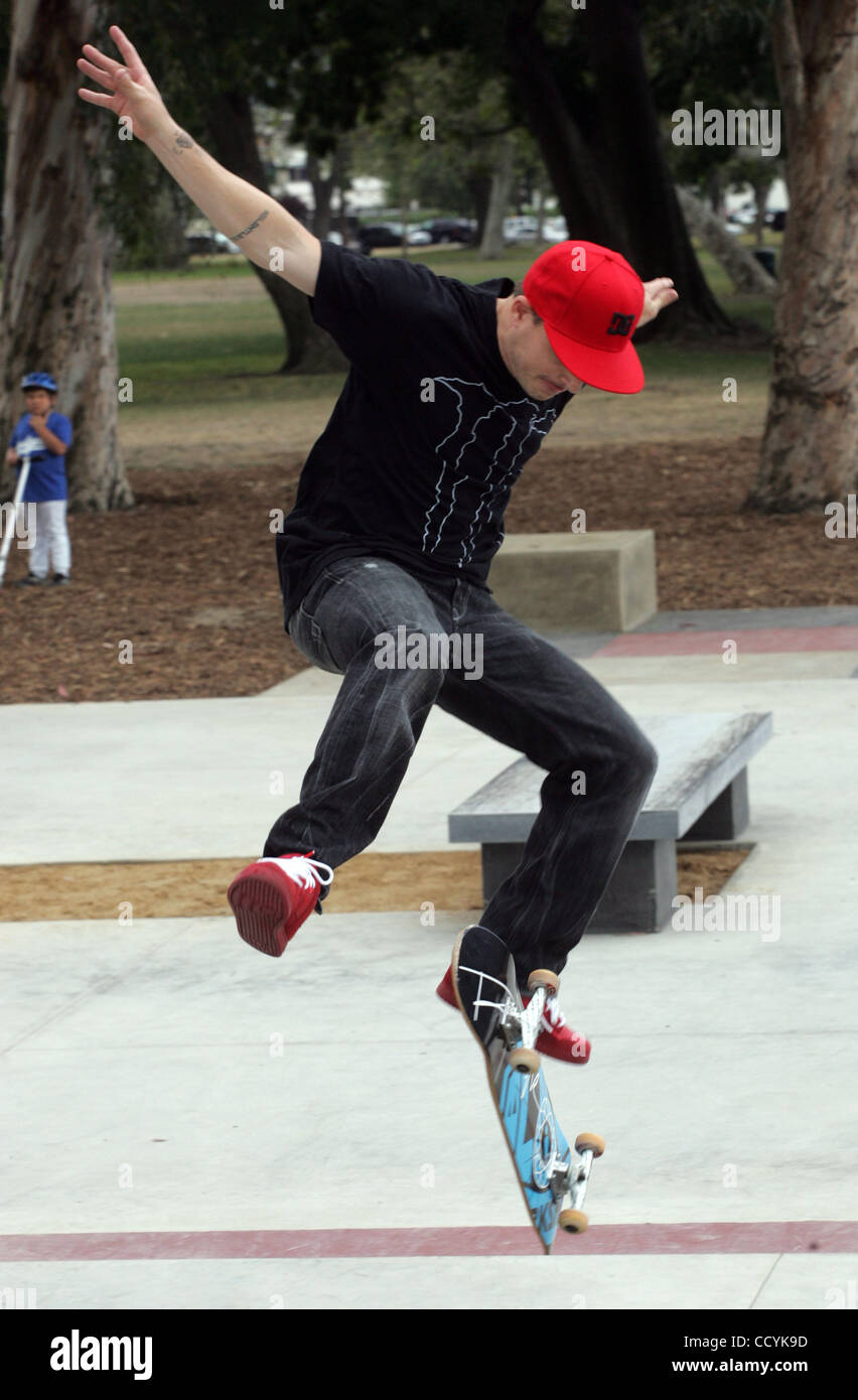 Skateboarder Rob Dyrdek ist bei der Eröffnung einen Skate-Park in North  Hollywood Skaten. (Foto von Ringo Chiu / Zuma Press Stockfotografie - Alamy