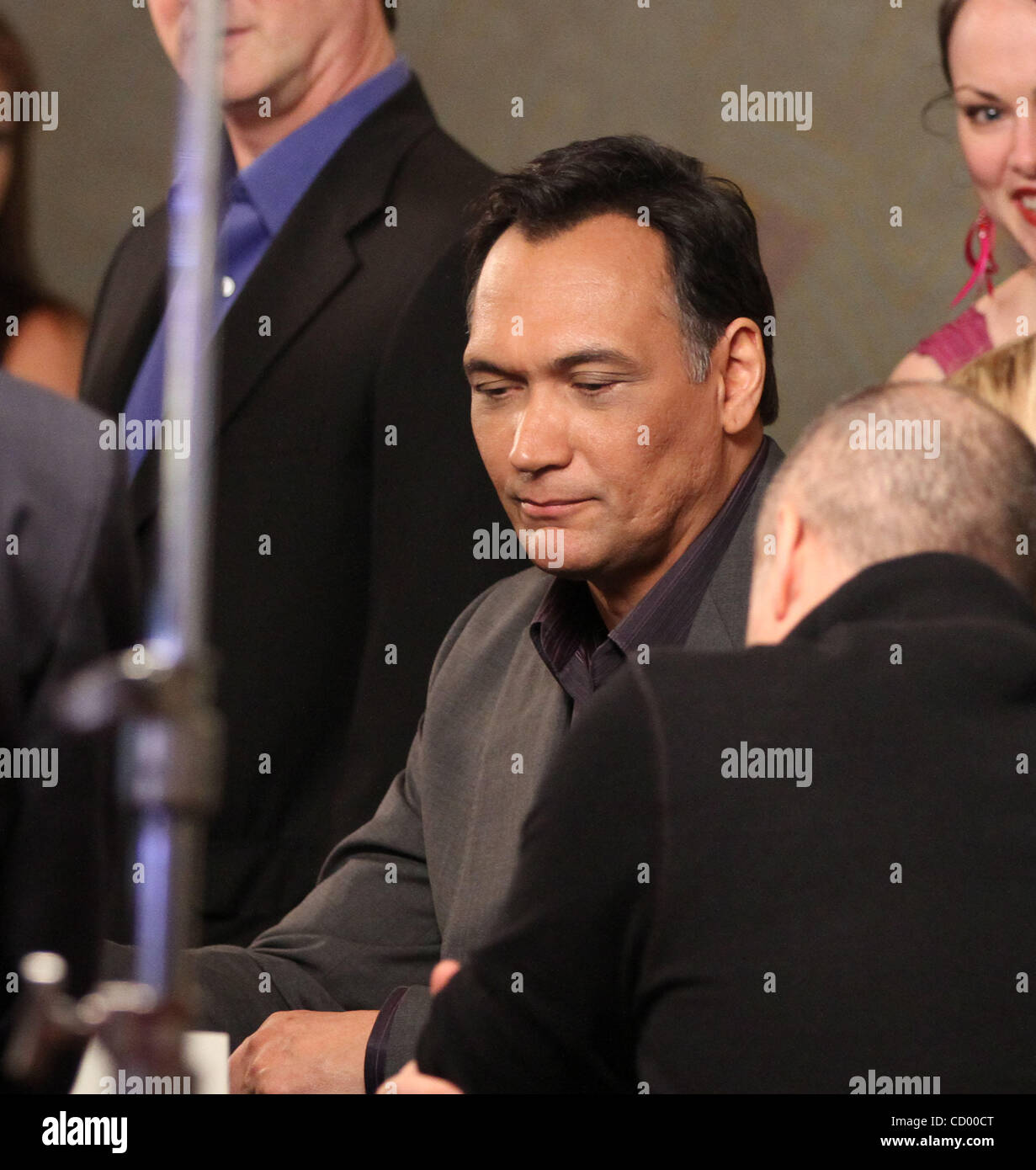 5. April 2010 - Atlantic City, New Jersey, USA - Schauspieler JIMMY SMITS spielt die Hauptrolle in einer neuen TV-Pilot, die geplant ist, Luft in diesem Herbst auf NBC, genannt "Garza" der Pilot wird entwickelt von Conoco eine Produktion Firma, die im Besitz von Conan O'Brien, mit der Hoffnung, die der Pilot als Serie verkauft werden. Dreharbeiten zu WLAN Stockfoto