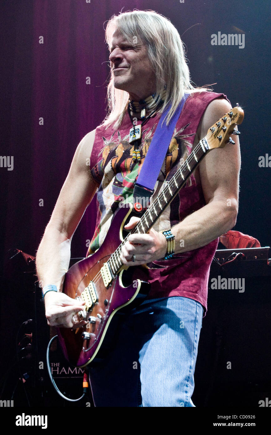 "DEEP PURPLE" legendärer Rock-Gruppe Live-Konzert in Moskau. Im Bild: Steve Morse Stockfoto