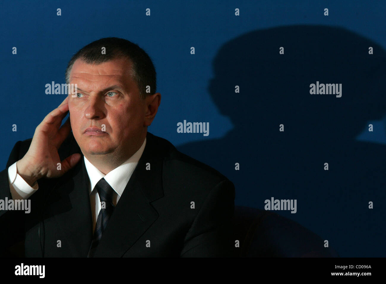 Vize-Premier der russischen Regierung Igor Sechin in Russland und China Economic Forum in Moskau Stockfoto