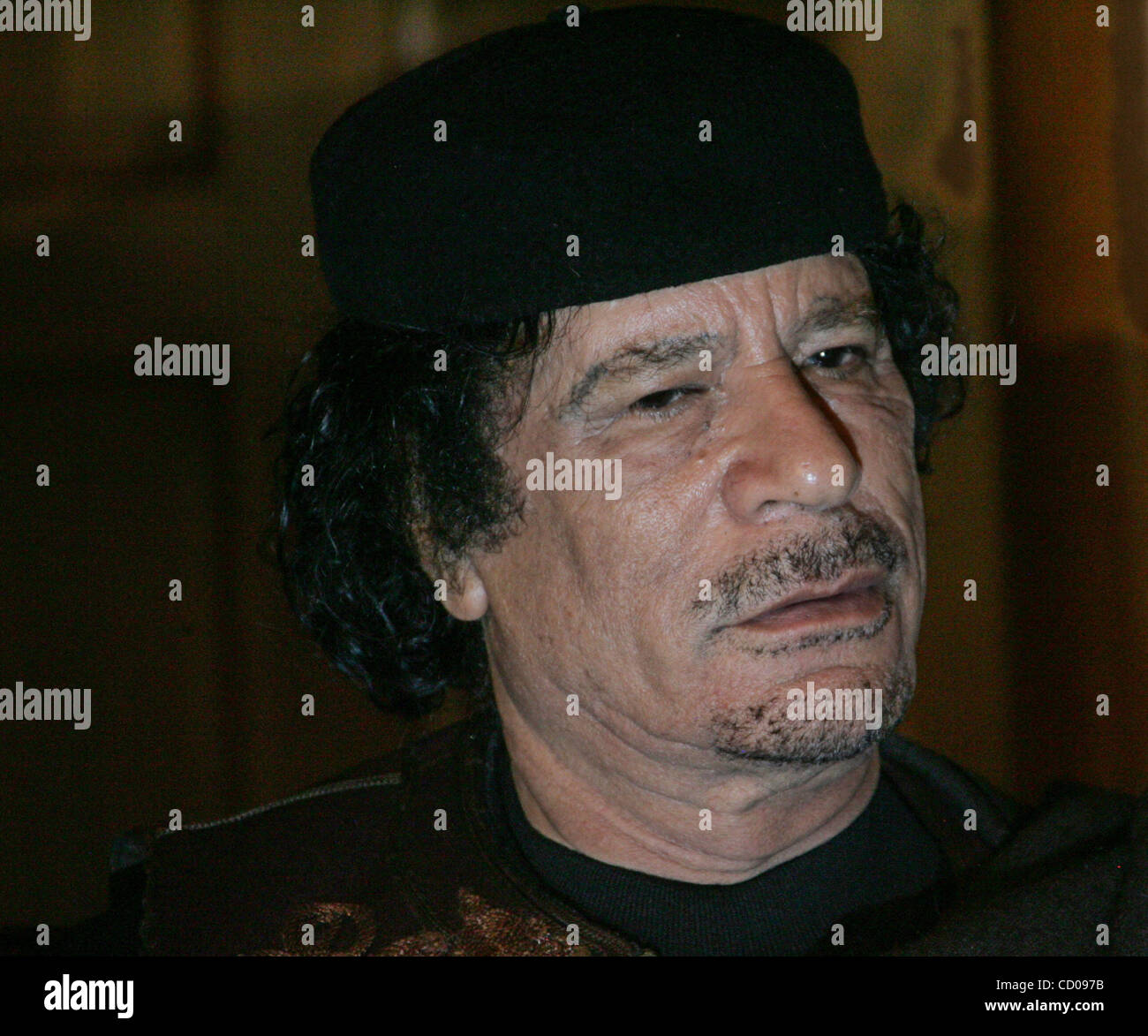 Libyens Staatschef Muammar Gaddafi besucht Russland. Libyschen Führer Muammar Gaddafi beim Treffen mit Präsident von Russland Dmitry Medvedev (nicht abgebildet) in Moskau Stockfoto