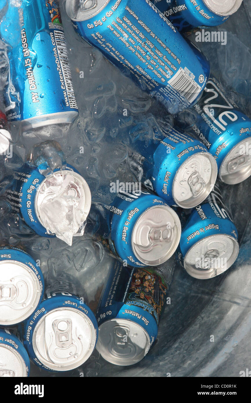 28. Juli 2008 - Hollywood, Kalifornien, US - I13419CHW. DIE KTLA PUMPE '' FREIES GAS GIVEAWAY'' ZUM VORTEIL DIE VORSEHUNG BLUT SPENDERZENTRUM GESPONSERT VON EXTENZE ZU PUMPEN. SHELL Tankstelle, HOLLYWOOD, CA.07/28/08.EXTENZE (Kredit-Bild: © Clinton Wallace/Globe Photos/ZUMAPRESS.com) Stockfoto