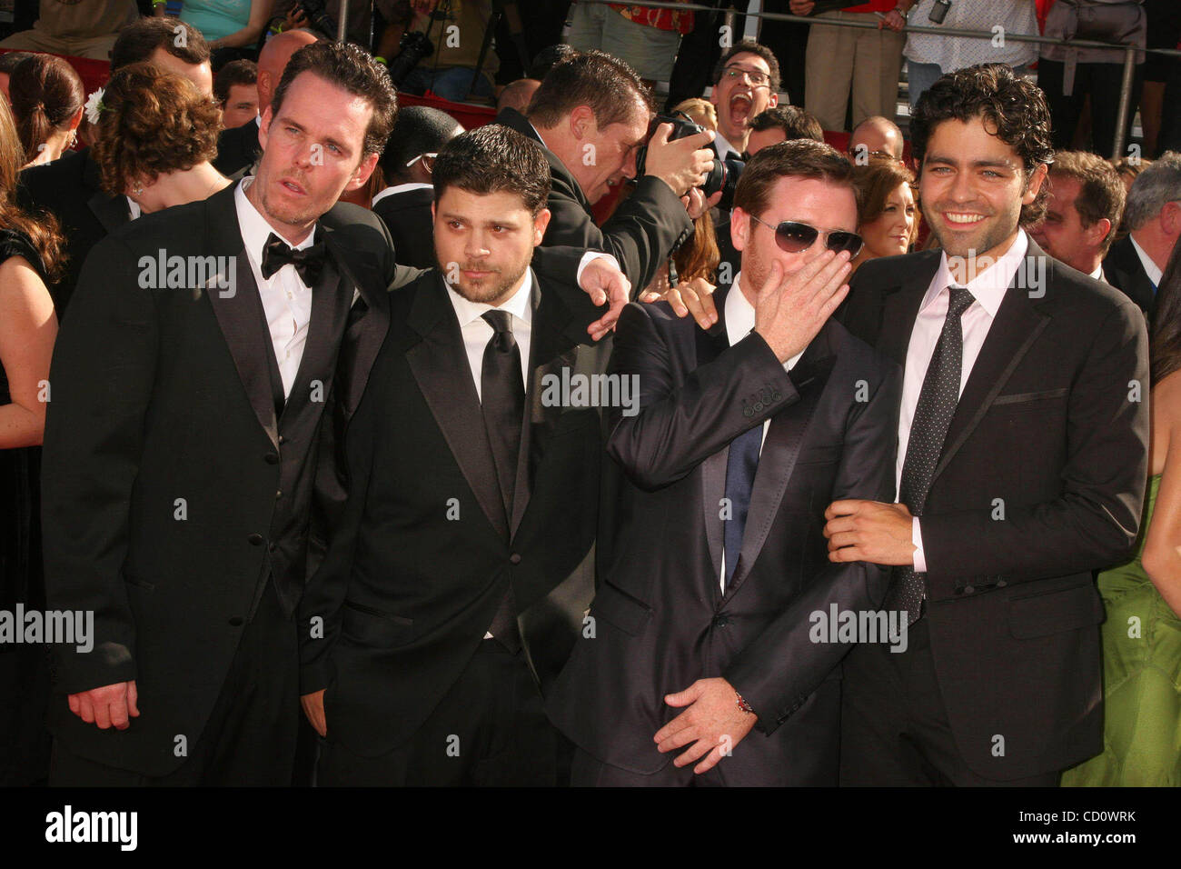 21. September 2008 - Hollywood, Kalifornien, USA - I13810CHW.60TH PRIMETIME EMMY AWARDS - Ankünfte. NOKIA THEATRE, LOS ANGELES, Kalifornien-09-21-2008.KEVIN-DYLAN mit JERRY FERRARA, KEVIN CONNOLLY und ADRIAN GRENIER (Kredit-Bild: © Clinton Wallace/Globe Photos/ZUMAPRESS.com) Stockfoto