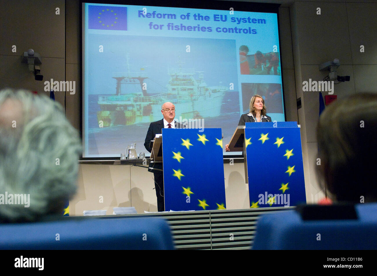 EU-Fischerei und maritime Angelegenheiten Kommissar Joe Borg eine Pressekonferenz über gibt die Reform des Kontrollsystems der EU-Fischerei auf europäischer Hauptsitz in Brüssel am 14. November 2008 [© von Wiktor Dabkowski]... Stockfoto