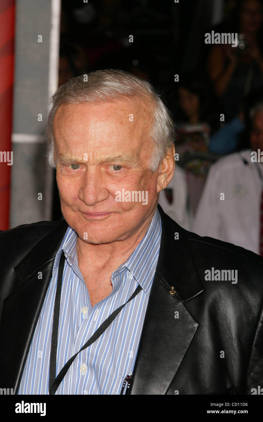 17. November 2008 - Hollywood, Kalifornien, US - I1329CHW.'' Bolzen '' PREMIERE präsentiert von WALT DISNEY ANIMATION STUDIOS .EL CAPITAN THEATRE, BEVERLY HILLS, Kalifornien-11-17-2008.BUZZ-ALDRIN (Kredit-Bild: © Clinton Wallace/Globe Photos/ZUMAPRESS.com) Stockfoto