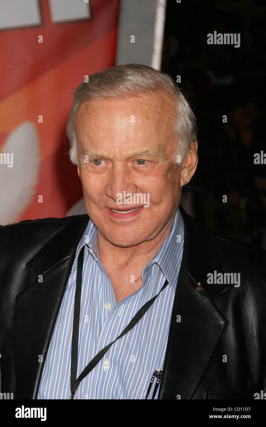 17. November 2008 - Hollywood, Kalifornien, US - I1329CHW.'' Bolzen '' PREMIERE präsentiert von WALT DISNEY ANIMATION STUDIOS .EL CAPITAN THEATRE, BEVERLY HILLS, Kalifornien-11-17-2008.BUZZ-ALDRIN (Kredit-Bild: © Clinton Wallace/Globe Photos/ZUMAPRESS.com) Stockfoto