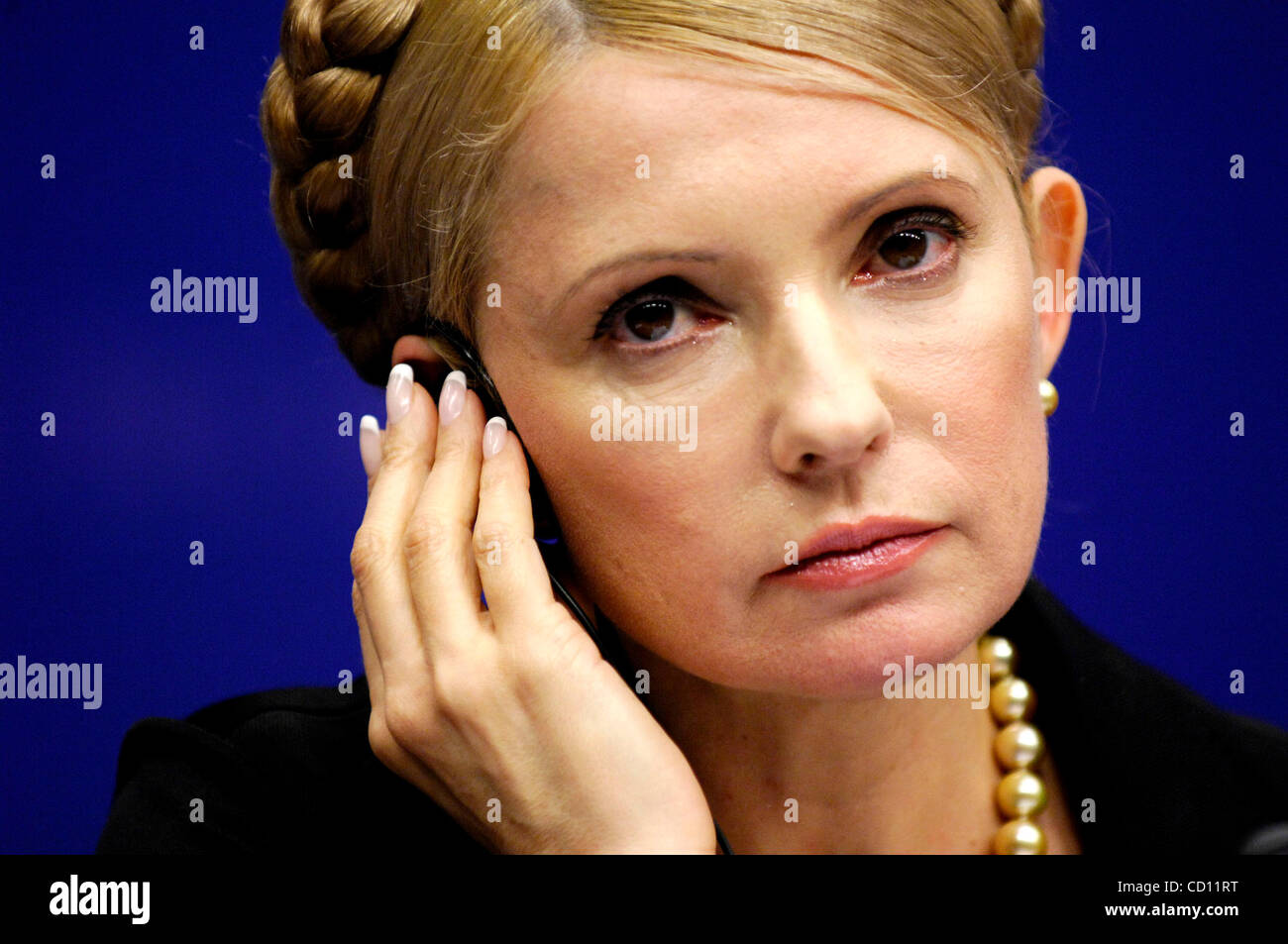 11. Oktober 2011 - ehemalige Ukraine Kiew, Ukraine - Datei Foto - Führer YULIA TYMOSHENKO wurde sieben Jahre lang inhaftiert. Ein Richter entschied, dass der Ex-Premier strafrechtlich ihre Kräfte überschritten hätten, als sie im Jahr 2009 einen Gasvertrag mit Russland unterzeichnet. Tymoshenko sagte, dass die Gebühren politisch motiviert waren. Sie Stockfoto