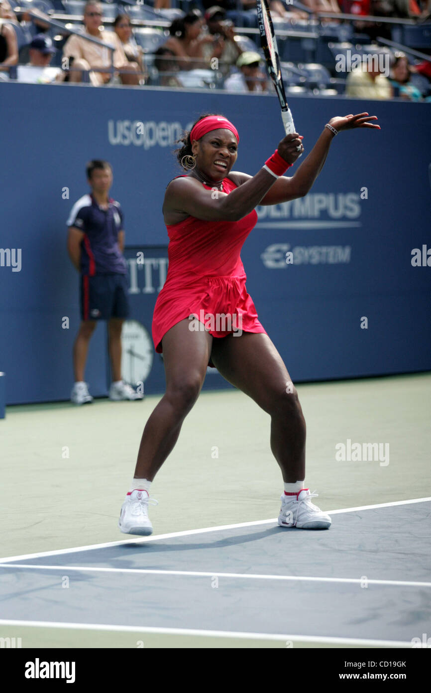 30. August 2008 - New York, New York, USA - SERENA WILLIAMS spielt tagsüber 6 die US Open im ARTHUR ASHE STADIUM IN NEW YORK am 30. August 2008...  / K59229TGA(Credit Image: © Terry Gatanis/Globe Photos/ZUMAPRESS.com) Stockfoto