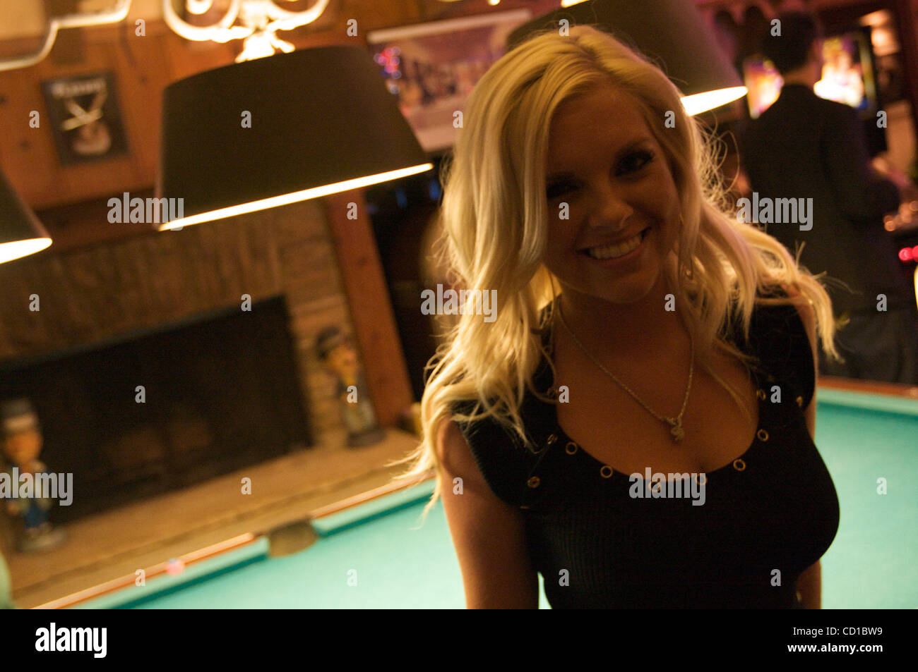 Kayla Collins, Playboys August 2008 Playmate im Spielzimmer der Playboy Mansion in Los Angeles