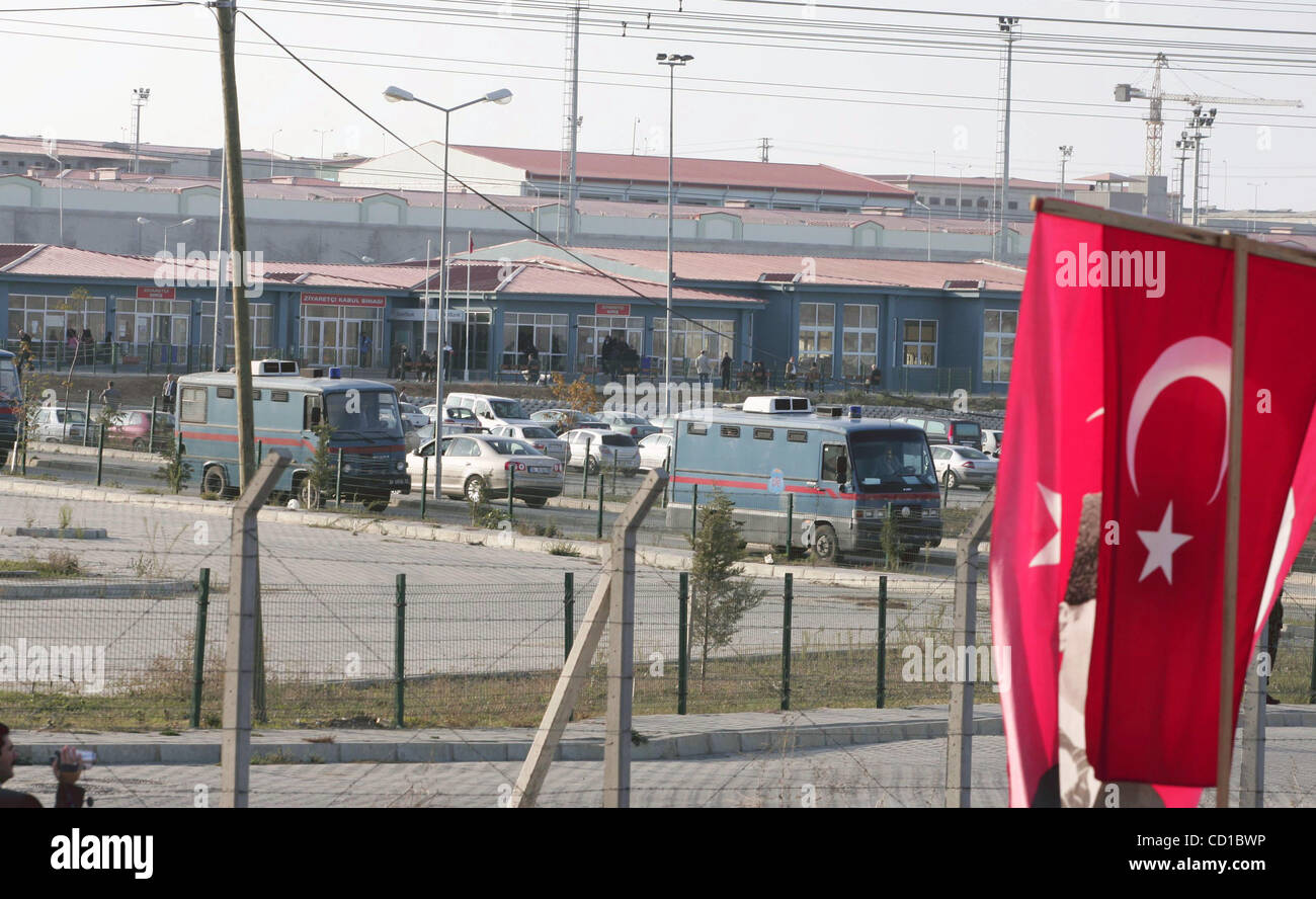 20. Oktober 2008 - Istanbul, Türkei - Silivri Bezirk Gefängnis am ersten Tag des Prozesses gegen 86 Ergenekon-Verdächtige in Istanbul. Die Anklage erhebt, dass die Verdächtigen--angeblich Mitglieder der ultranationalistischen Ergenekon Gruppe--angestiftet Gewalt geplant Morde um politische Tur zu schüren Stockfoto
