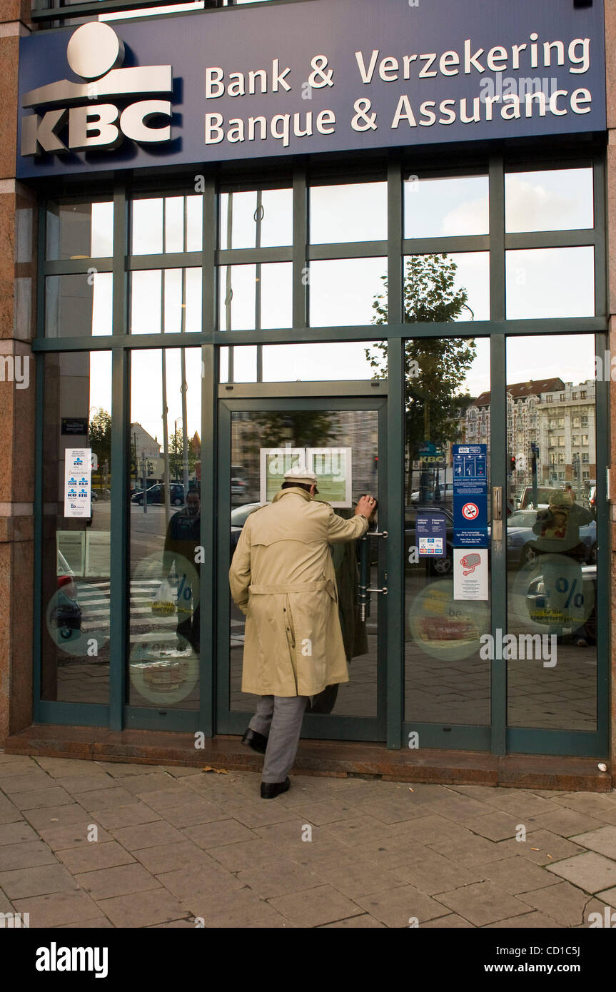 Die belgische Bank KBC Headquarter in das Stadtzentrum von Brüssel am 27. Oktober 2008. KBC wurde am 27. Oktober die neuesten belgische Bank zu seiner Hauptstadt abgestützt werden durch den belgischen Staat, der um 3,5 Milliarden Euro (4,4 Milliarden USdollars) Pumpen ist in der Gruppe nach einem Einbruch der Aktie. Darauf, dass während seiner Stockfoto