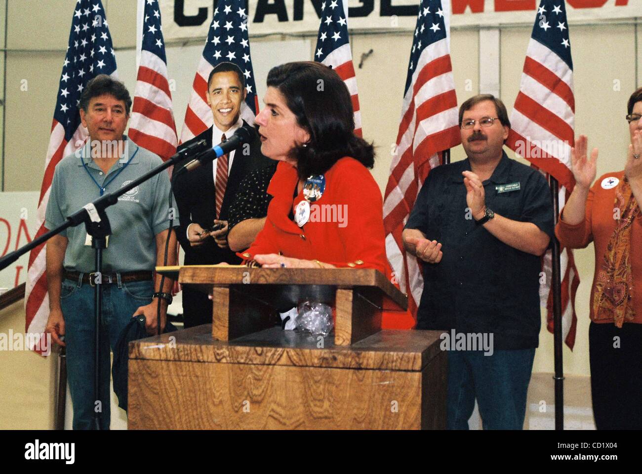 2. November 2008 - Austin, Texas, USA - Luci Baines Johnson, Travis County Demokraten und der Pappe ausgeschnitten Barak Obama Kick-off ein Potluck Frühstück, Blocks vom Hotel entfernt und Last-Minute Telefon Bank Aufwand für Travis County demokratischen Partei volunteers.11/01/08.Travis County demokratischen Partei Headquarters.1107 ich Stockfoto