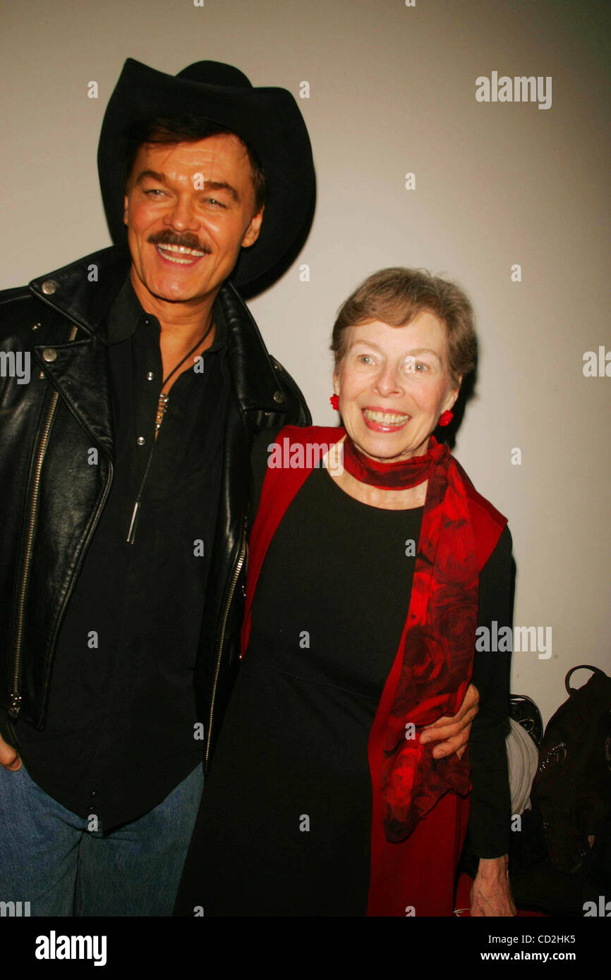 5. März 2008 - New York, New York, USA - AFTERPARTY zur Eröffnung des OFF-BROADWAY der '' BEEBO BRINKER Chroniken '' in HK LOUNGE, NEW YORK NewYork 05.03.2008.       2008.RANDY JONES UND KATE MOIRA RYAN. K56862RM (Kredit-Bild: © Rick Mackler/Globe Photos/ZUMAPRESS.com) Stockfoto