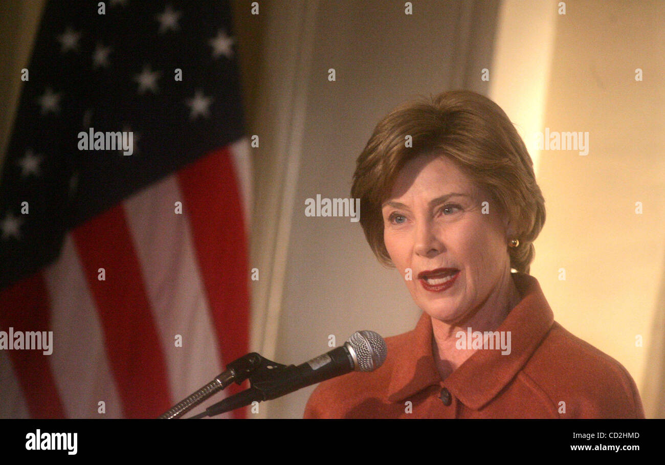 5. März 2008 spricht - New York, NY, USA - First Lady LAURA BUSH an der AAP (Association of American Publishers) an der Yale-Club Jahrestreffen statt. (Kredit-Bild: © Nancy Kaszerman/ZUMA Press) Stockfoto